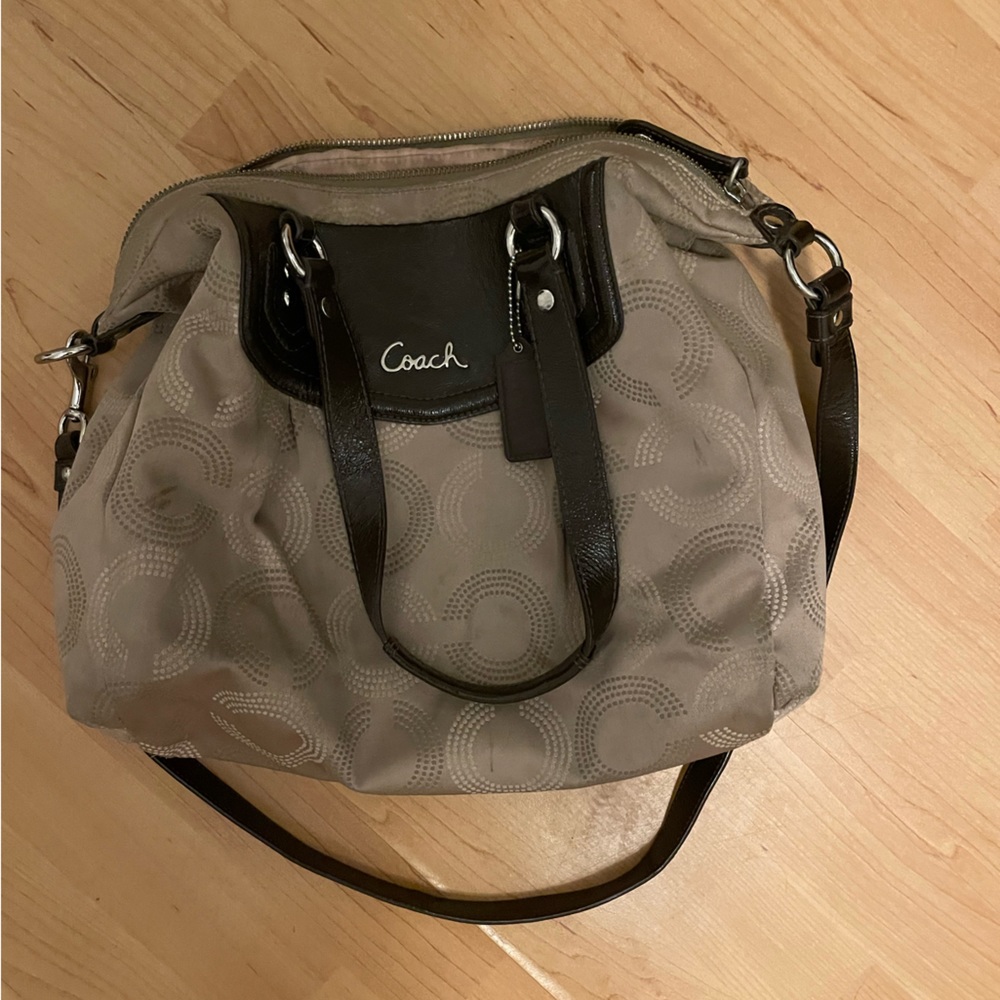 Slightly used coach purse tan cross and sholder bag